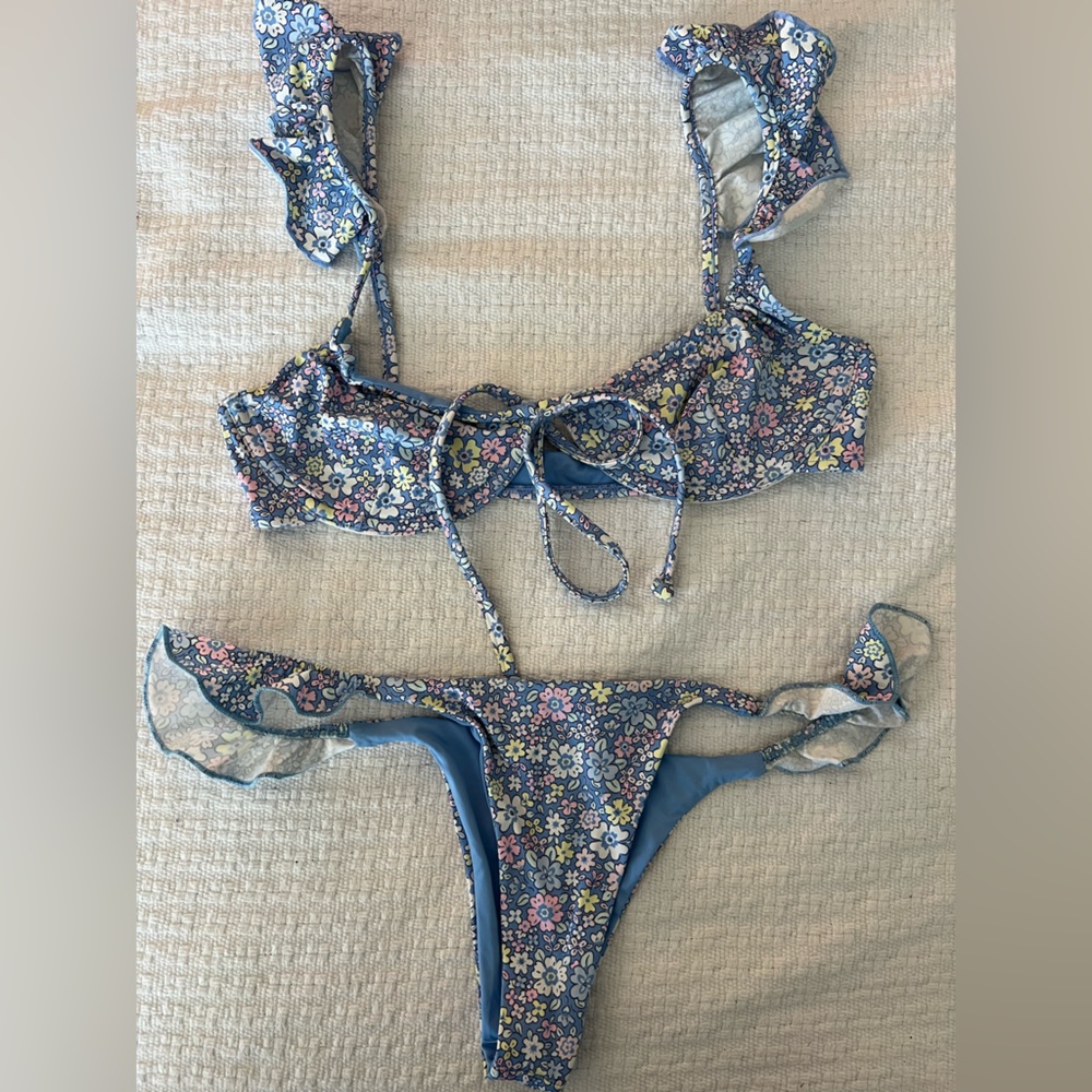 Frankie’s Bikinis Springtime Set Birdie Ruffle Top (S) & Ali Ruffle Bottom (M)